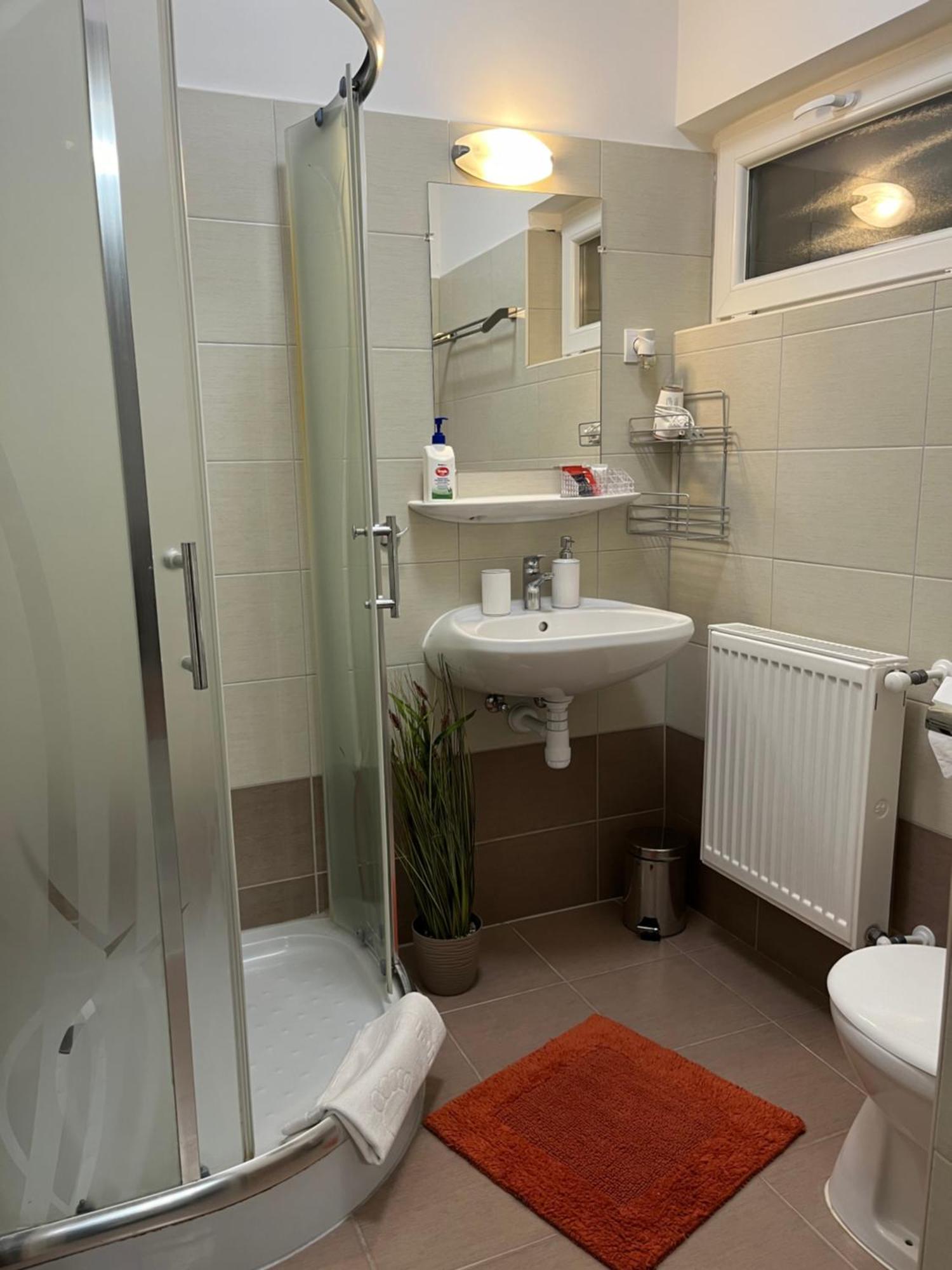 Oreo Apartman Eger Habitación foto